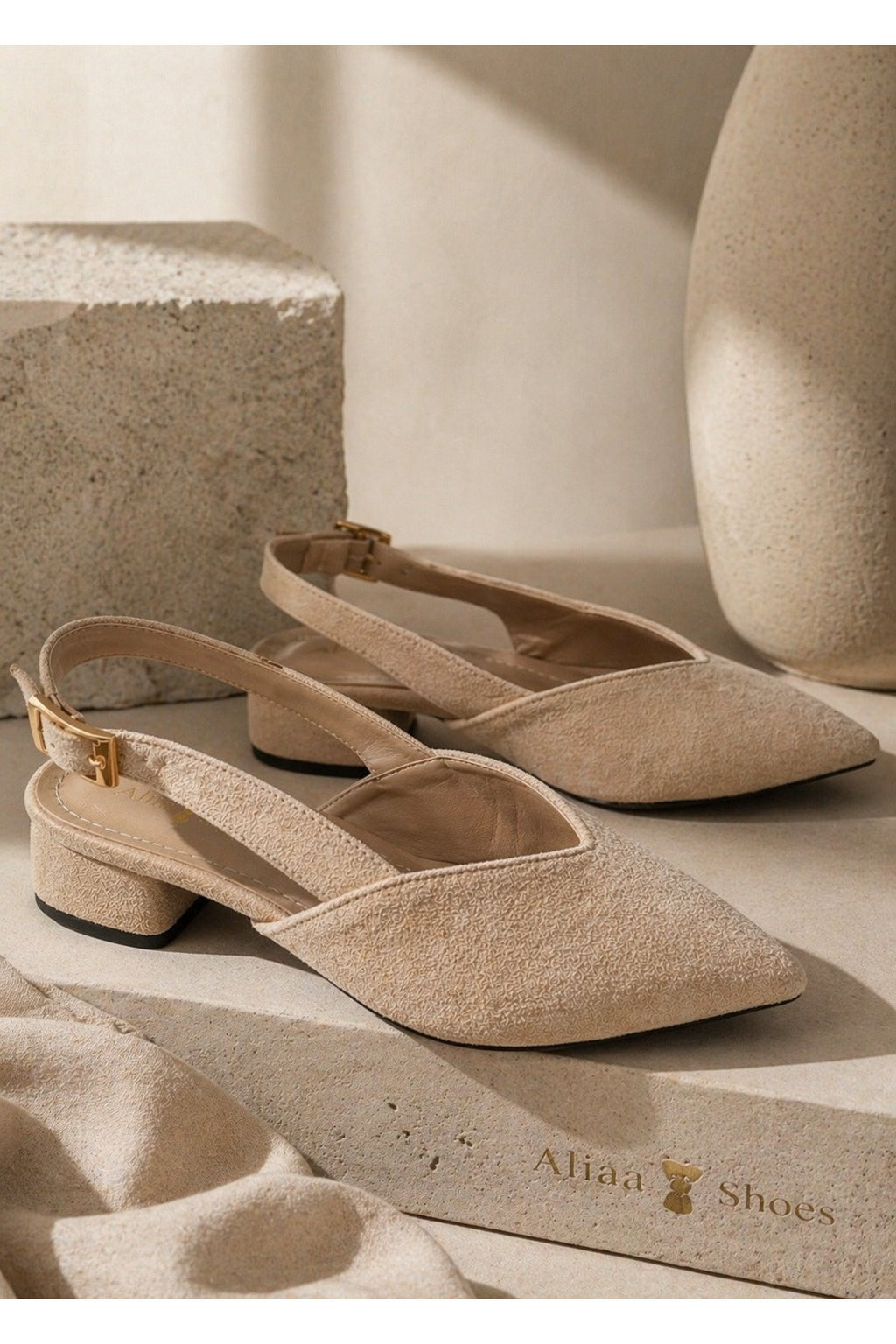 Kadın Bej Süet Kısa Topuklu Ayakkabı – Sivri Burun Şık Slingback