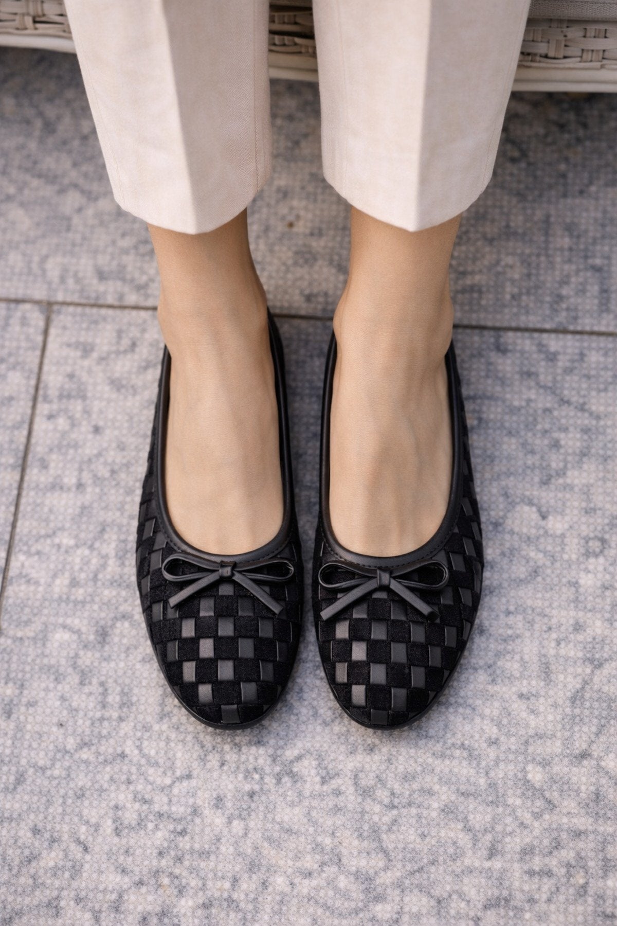 Women's Black Suede and Faux Leather Mix Textured Knitted Pattern Bow Ballerinas