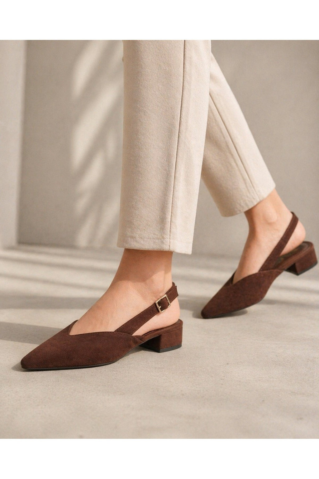 Kadın Bej Süet Kısa Topuklu Ayakkabı – Sivri Burun Şık Slingback