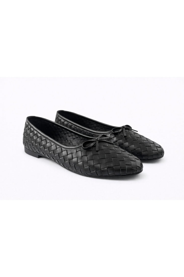 Women's Black Faux Leather Textured Knit Pattern Bow Ballet Flats
