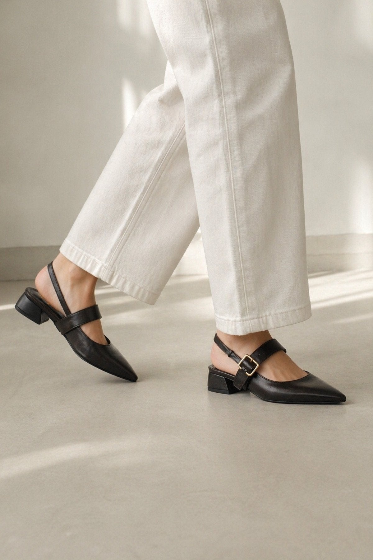 Kadın Siyah Tokalı Kısa Topuklu Ayakkabı – Sivri Burun Şık Slingback