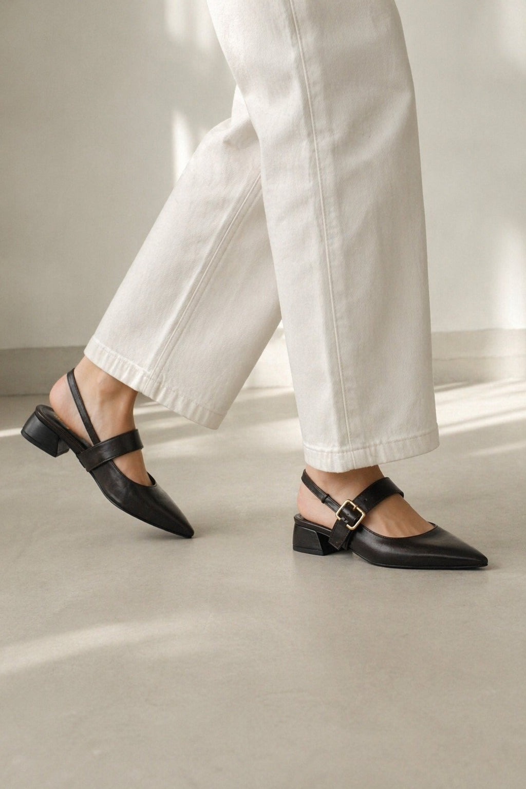 Kadın Siyah Tokalı Kısa Topuklu Ayakkabı – Sivri Burun Şık Slingback