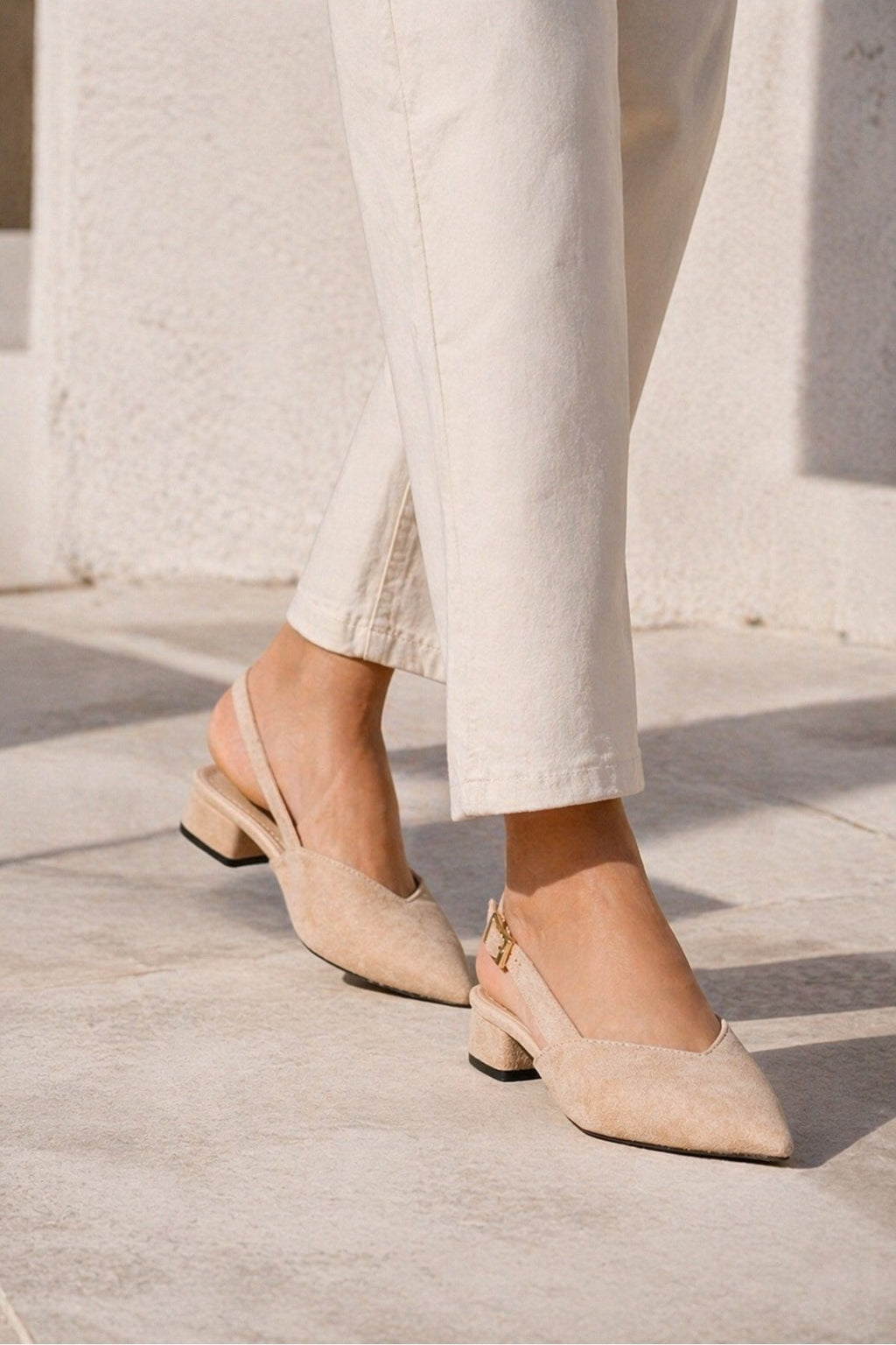 Kadın Bej Süet Kısa Topuklu Ayakkabı – Sivri Burun Şık Slingback