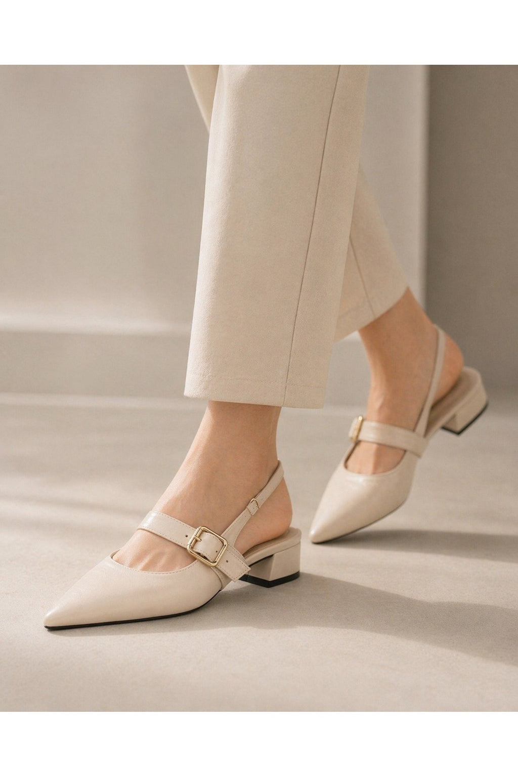 Kadın Bej Tokalı Kısa Topuklu Ayakkabı – Sivri Burun Şık Slingback