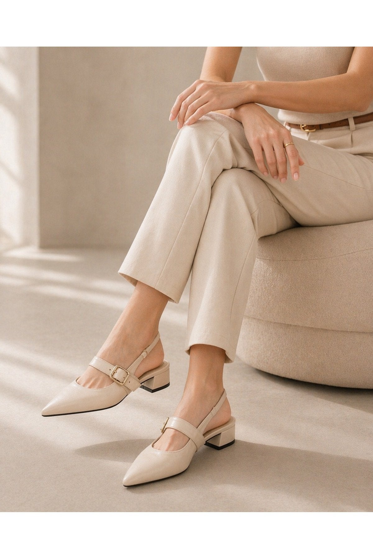 Kadın Bej Tokalı Kısa Topuklu Ayakkabı – Sivri Burun Şık Slingback